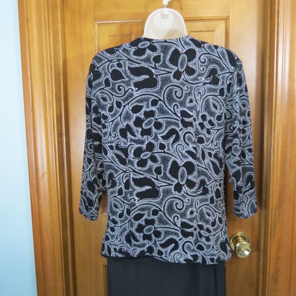 Alex Evenings Black/White/Silver Knit Top Metallic Thread Size Petite Medium - Picture 6 of 9